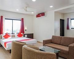 Hotel OYO 27051 Karishma Palace (Ahmednagar, India)