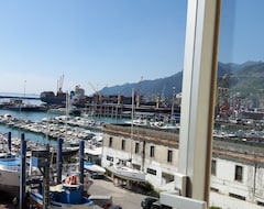 Otel Closing On The Port: The Sea Room (Salerno, İtalya)