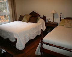 Bed & Breakfast The Hive Centre and Stay (Bowmanville, Kanada)