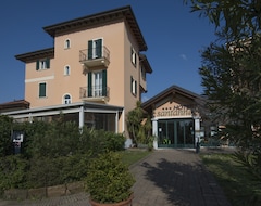 Khách sạn Sant' Anna (Verbania, Ý)