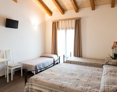 Hotel Agriturismo Chesini (Castelnuovo del Garda, Italija)