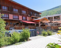 Hotel Le Sherpa (Les Deux Alpes, France)