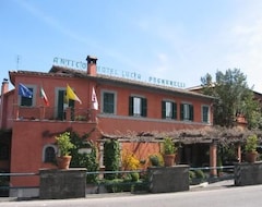 Hotel Lucia Pagnanelli (Castel Gandolfo, Italy)