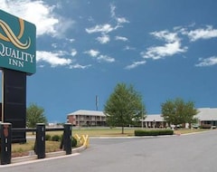 Khách sạn Quality Inn Breeze Manor (Breezewood, Hoa Kỳ)