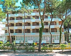 Hotelli Dom (Milano Marittima, Italia)