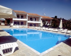 Hotel Phaistos (Tolo, Greece)