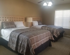 Hotel Very Private, Gated, Huge Open Floor Plan, Wifi, Washer & Dryer Included (Las Vegas, USA)