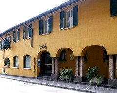Khách sạn Albergo Della Corona (Binasco, Ý)