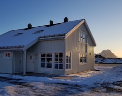 Otel Rorbuene SvolvÆr Havn (Vågan, Norveç)