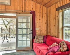 Entire House / Apartment The Boat House - Charming Creekside Getaway (Hot Springs, USA)
