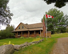 Entire House / Apartment Cajun Cedar Log Cottages (Margaree Forks, Canada)