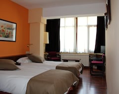 Hotel Amoretes (Alp, Spain)