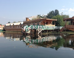 Hotel Majestic Houseboats (Srinagar, India)