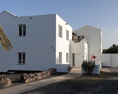 Casa/apartamento entero Fantástica villa de 4 dormitorios con bañera de hidromasaje, piscina privada y vistas increíbles (Tinajo, España)