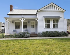 Toàn bộ căn nhà/căn hộ Collins Cottage - Luxury Accommodation (Bright, Úc)
