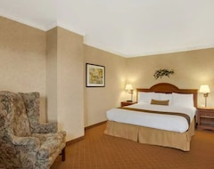 Hotel Holiday Inn Express & Suites Camarillo (Camarillo, USA)