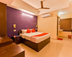 Khách sạn OYO 12179 Hotel Raiban (Alappuzha, Ấn Độ)