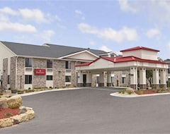 Hotel Ramada by Wyndham Wisconsin Dells- 2 Noah's Ark Passes Included! (Wisconsin Dells, USA)