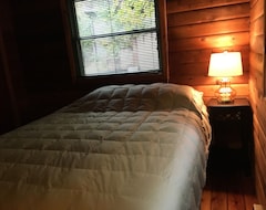 Toàn bộ căn nhà/căn hộ Antietam Creek - Quiet 2 Bedroom Cabin (Keedysville, Hoa Kỳ)