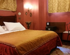 Hotel Carafa Di Maddaloni (Naples, Italy)