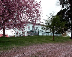 Otel La Sapinière (Wisques, Fransa)