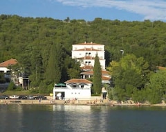 Otel Delfin (Omišalj, Hırvatistan)
