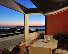 Hotel Red & Blue-Charming apartment with terraces overlooking the sea, 50 m from the beach (Alghero, Italy)