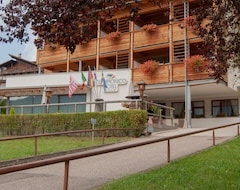 Khách sạn OLIMPIONICO HOTEL (Castello-Molina di Fiemme, Ý)