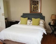 Hotel Almond Cottage (Somerset West, South Africa)