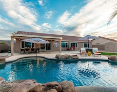 Hotel Phoenix Backyard Oasis Pool Home! Sleeps 12. Game Room And Kids Playset Too! (Phoenix, USA)