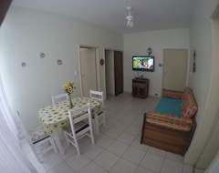 Entire House / Apartment Apto 1 Dorm Pitangueiras A + - 80 Mts Da Praia .internet. (Guarujá, Brazil)