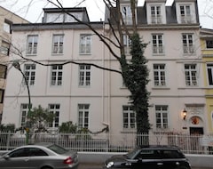 Khách sạn Dirazi Guesthouse (Frankfurt, Đức)