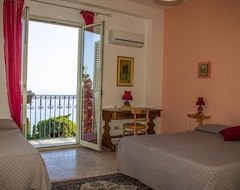Hotel Camere Il Leone (Taormina, Italy)