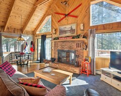 Cijela kuća/apartman Alma 'Cloud 9 Cabin' W/ Fireplace & Wooded Views! (Alma, Sjedinjene Američke Države)
