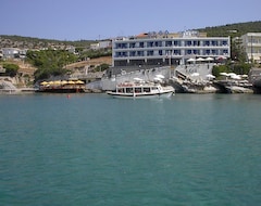Argo hotel (Agia Marina, Grecia)