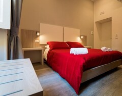 Hotel West House (Naples, Italy)