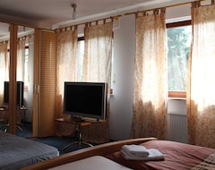Room 5 Family Room With Bath - Restaurant And Hotel From Land To Sea (Jork, Njemačka)