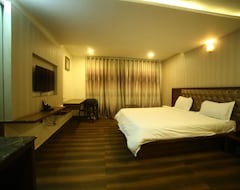 Khách sạn OYO 897 Hotel Surabhi Elite (Mahbubnagar, Ấn Độ)