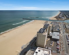 Cijela kuća/apartman Oceanfront Condo In High Rise In The Heart Of The Resort Area (Virginia Beach, Sjedinjene Američke Države)