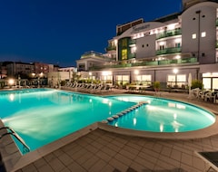 Khách sạn Hotel Lungomare (Cesenatico, Ý)