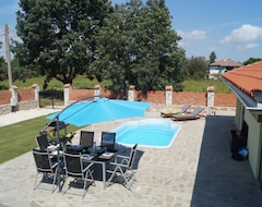 Koko talo/asunto New Built Holiday House, Pool, Wlan, Aircon, Close To Sea, Tv, Barbecue... (Gurkovo, Bulgaria)