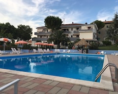 Khách sạn Pineto Resort (Pineto, Ý)