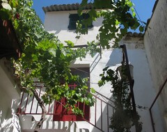Tüm Ev/Apart Daire Traditional House, Village Near Relax-Beach, Shops, Country-Walks Near Corf Town (Sinarades, Yunanistan)