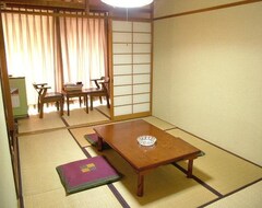 Pensión Tomiya Ryokan (Shinonsen, Japón)