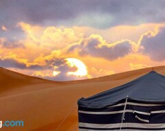 Khu cắm trại Arab Desert Camp (Al Qabil, Oman)