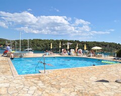 Hele huset/lejligheden 2 Great Swimming Pools & Terraces, Just 100m To Beach, Fabulous Balcony Views (Milna, Kroatien)