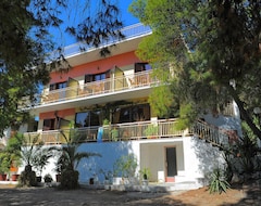 Khách sạn The Delfini Hotel (Agia Marina, Hy Lạp)