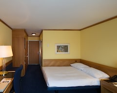 Hotel Stay at Zurich airport (Glattbrugg, Švicarska)