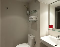 Guesthouse Vértice Roomspace (Madrid, Spain)