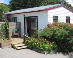 Hotel Lovely Free-standing Farm Cottage (Opotiki, Novi Zeland)